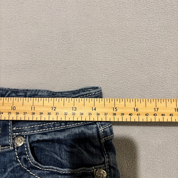 Miss Me Capri 27 Grunge Y2K Embellished Denim
Faded Mid Rise Chic - Picture 5 of 8